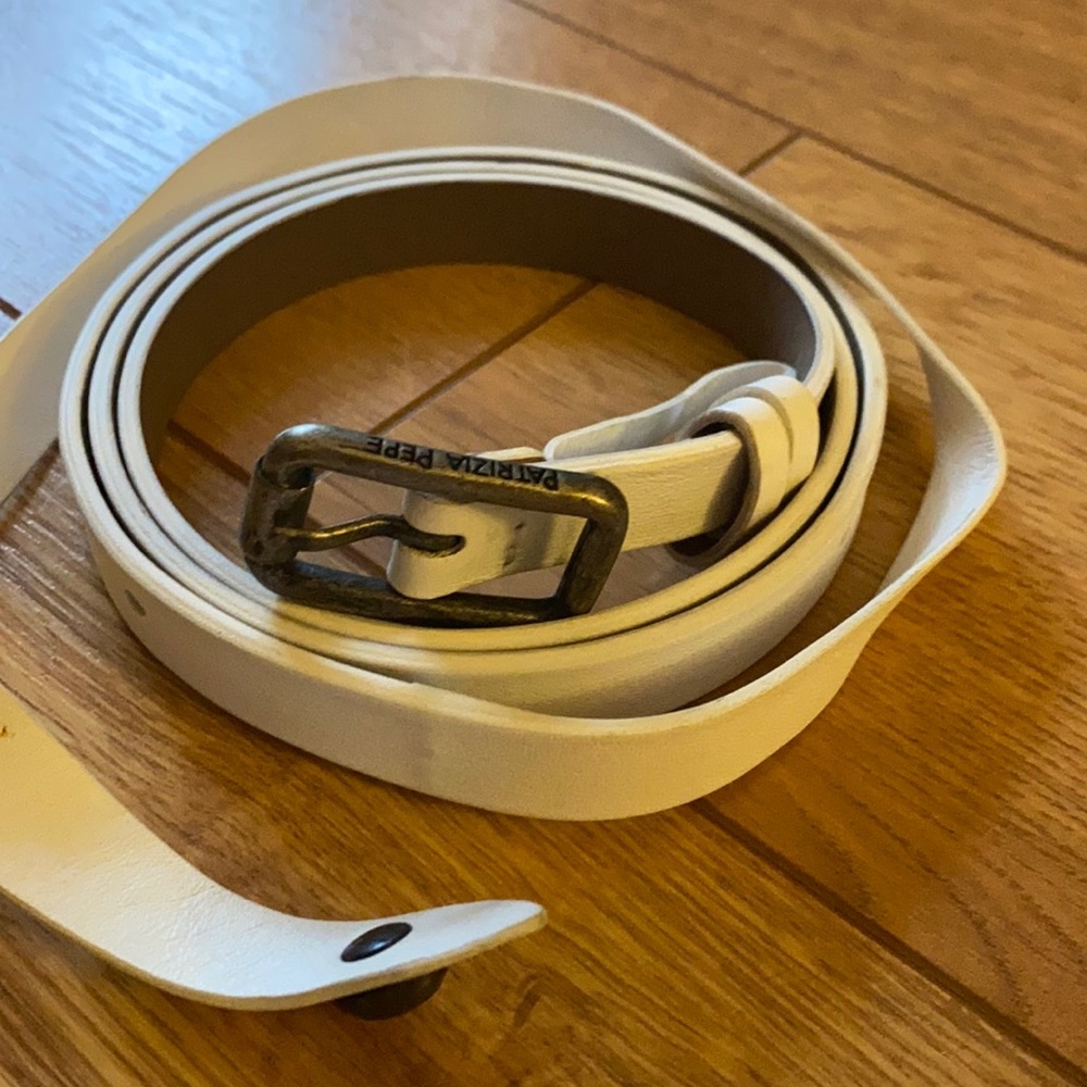 Women white leather belt in size small